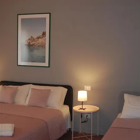 Dimora 81 Bed & Breakfast *