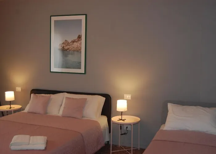 Dimora 81 Bed & Breakfast 3*