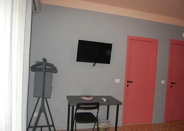 Dimora 81 Bed & Breakfast 3*